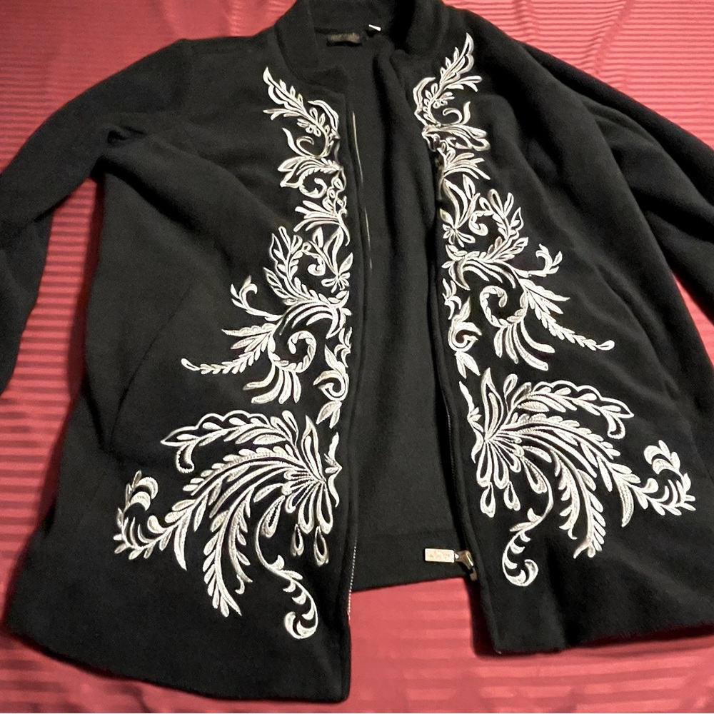Pre-Owned Black Bob Mackie Wearable Art Black Floral Embroidered Fleece Jacket